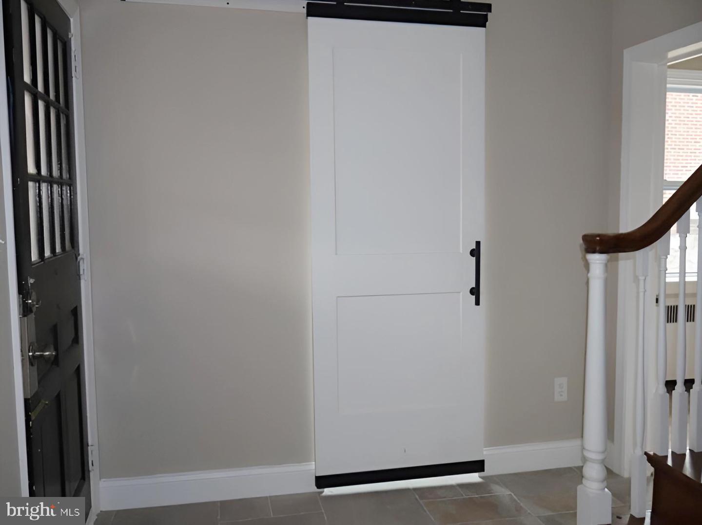 1516 Surrey Ln Property Photo 5