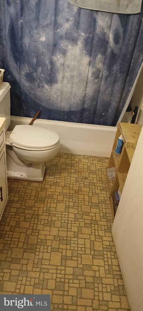 651 N Price St Property Photo 4