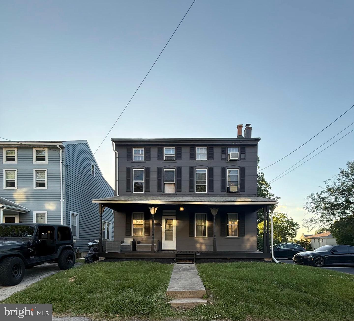 3033 Chestnut St Property Photo 1