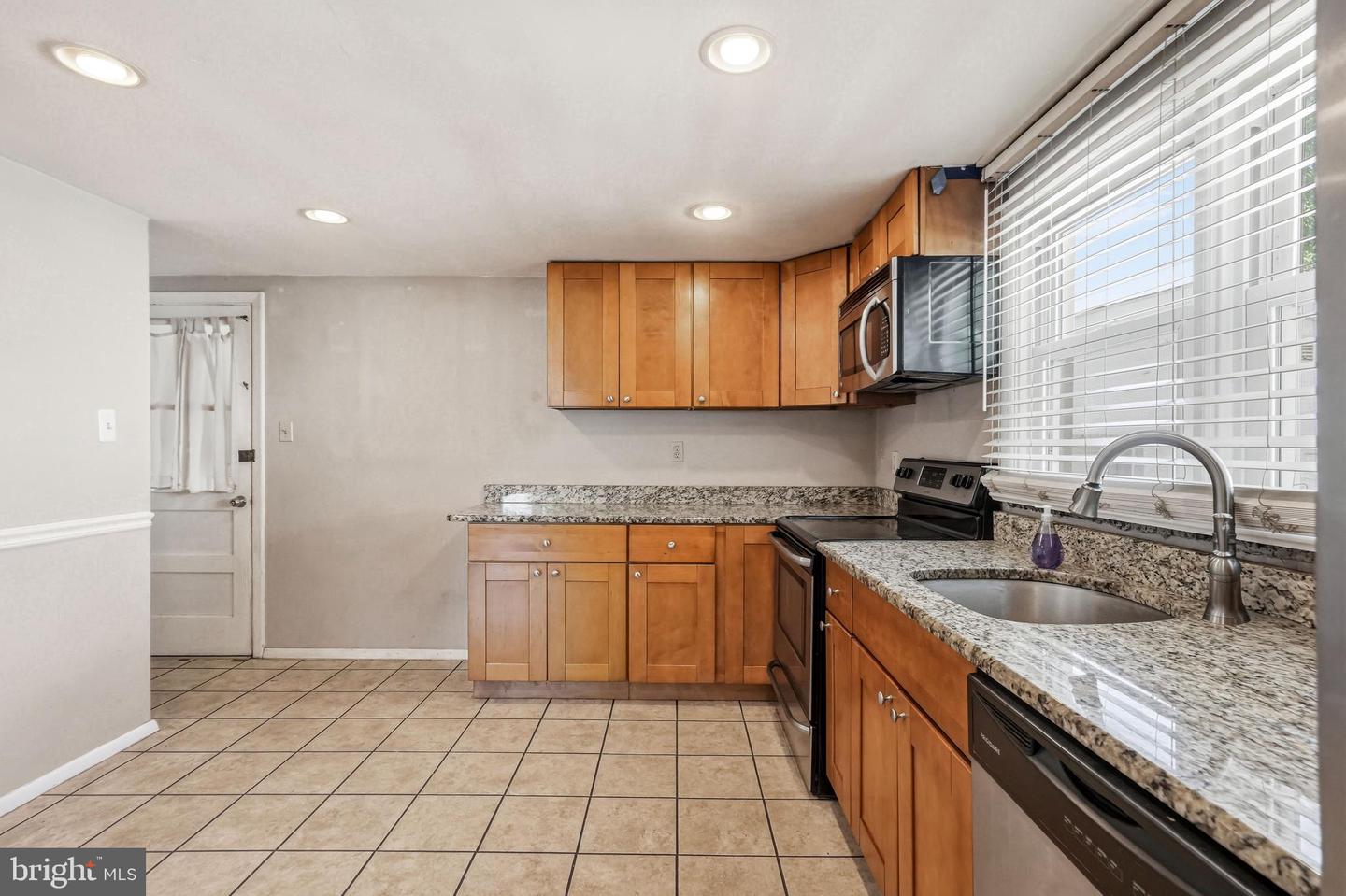 234 Garden Ave Property Photo 4