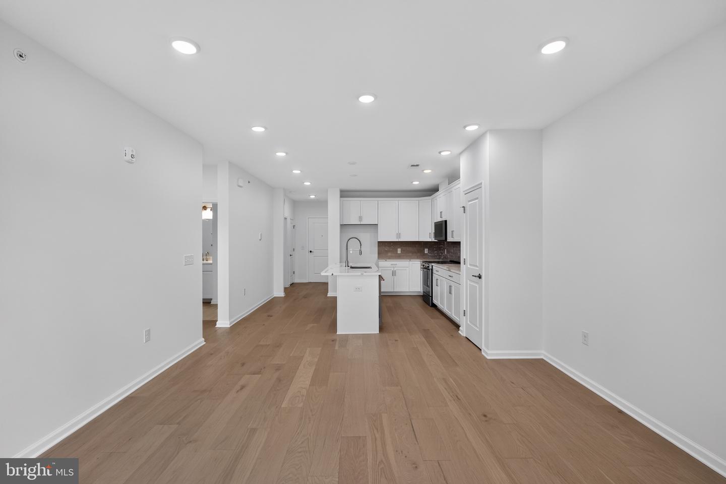 431 Washington St #2110 Jadwin Property Photo 4
