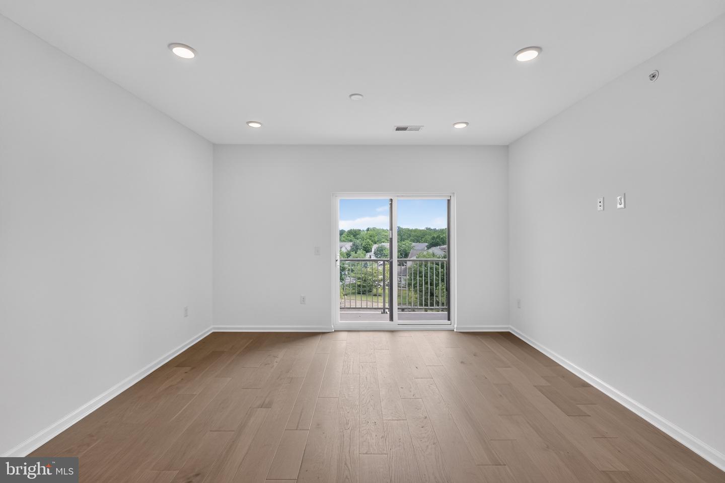 431 Washington St #2110 Jadwin Property Photo 5