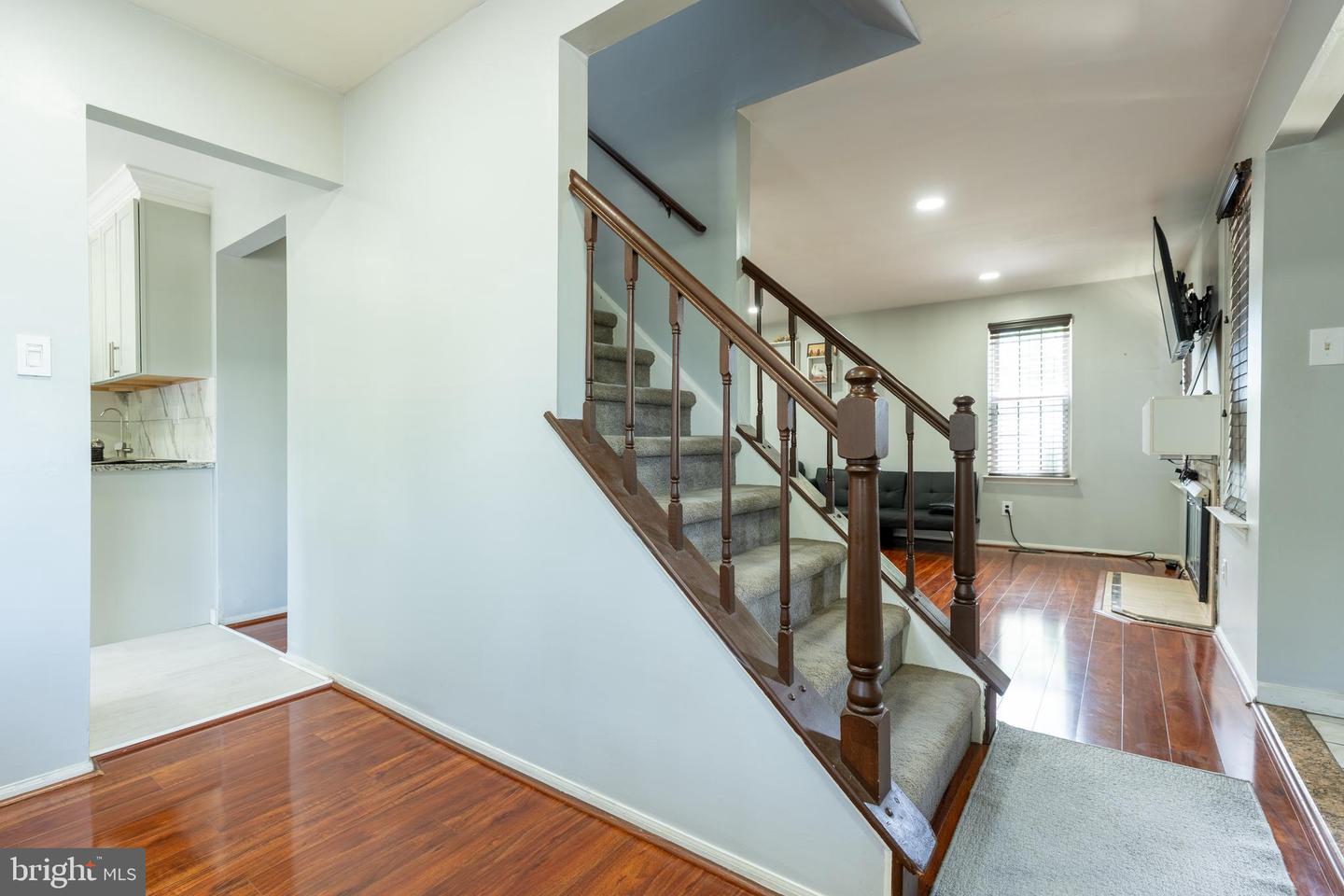 100 Hopkins Property Photo 5