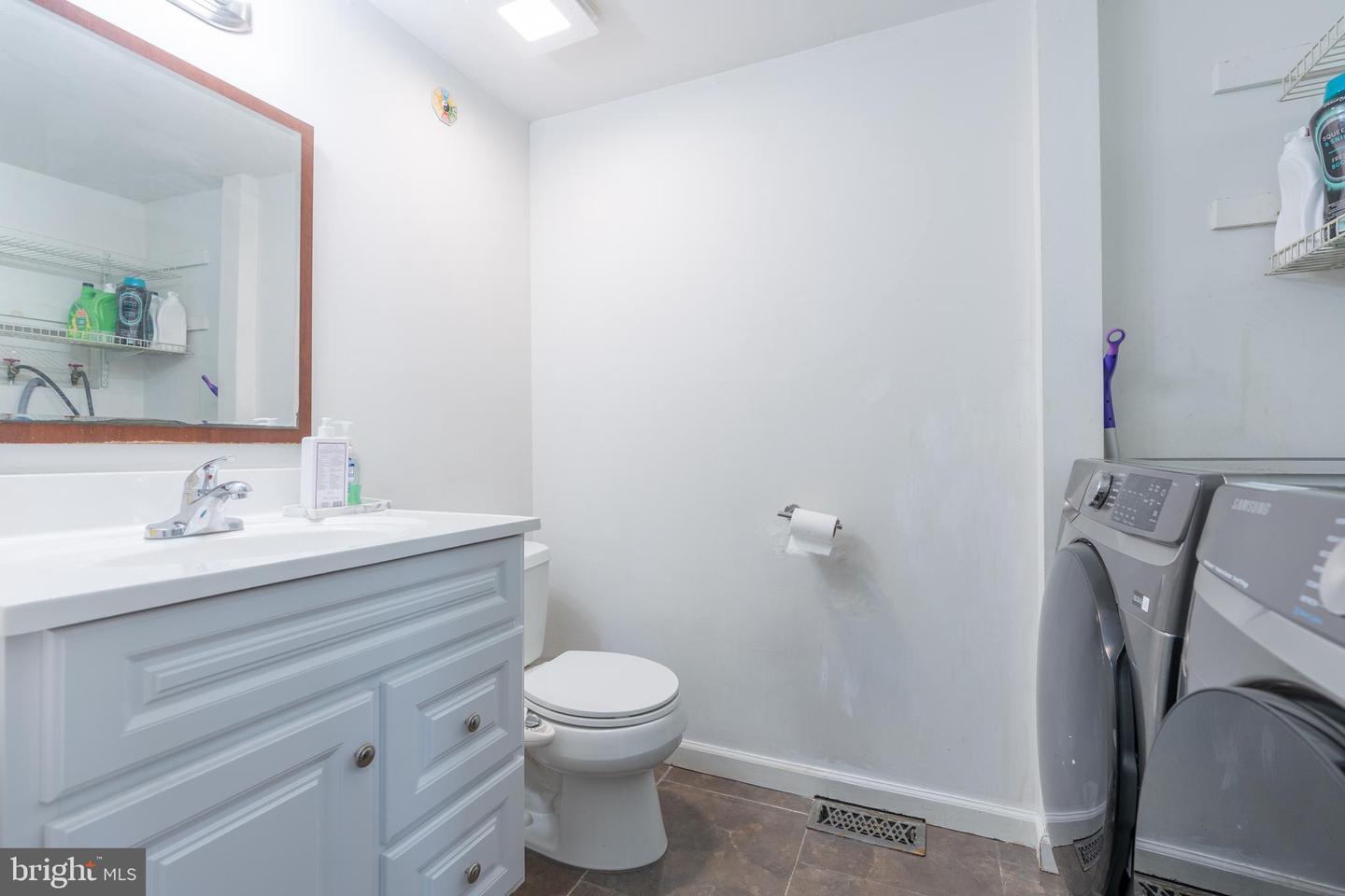 100 Hopkins Property Photo 11