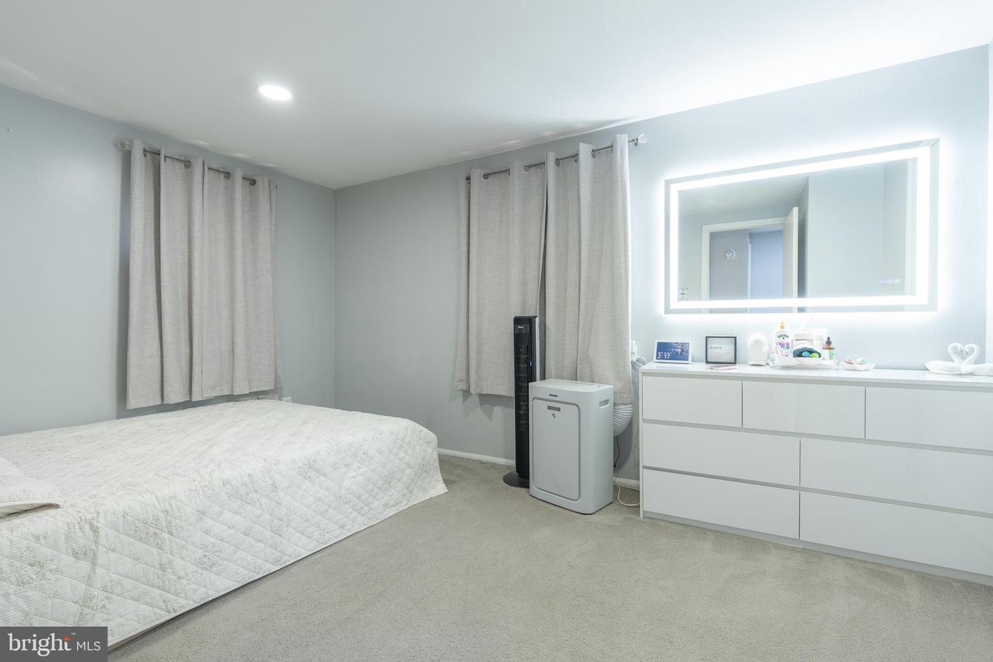 100 Hopkins Property Photo 13