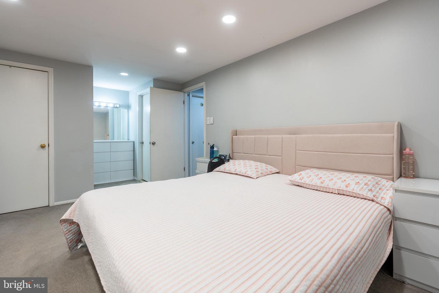 100 Hopkins Property Photo 18