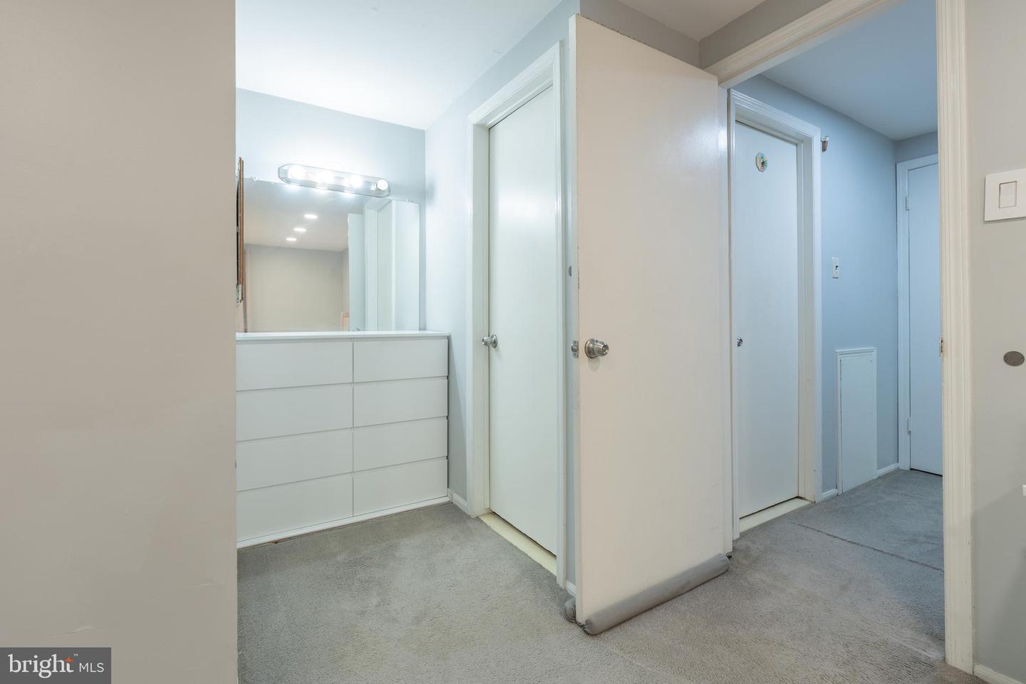 100 Hopkins Property Photo 19