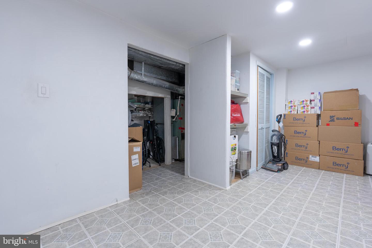 100 Hopkins Property Photo 24