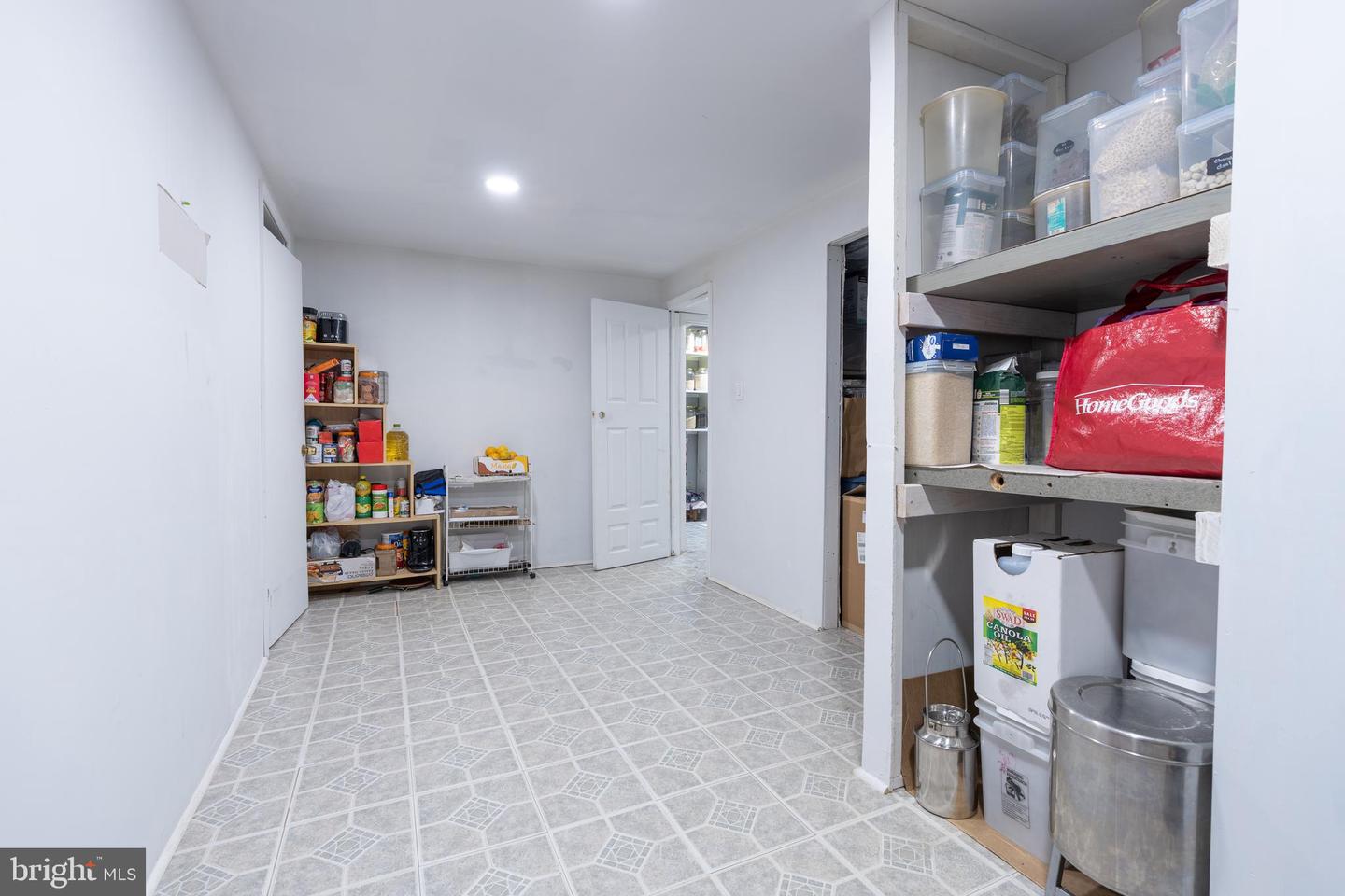 100 Hopkins Property Photo 26