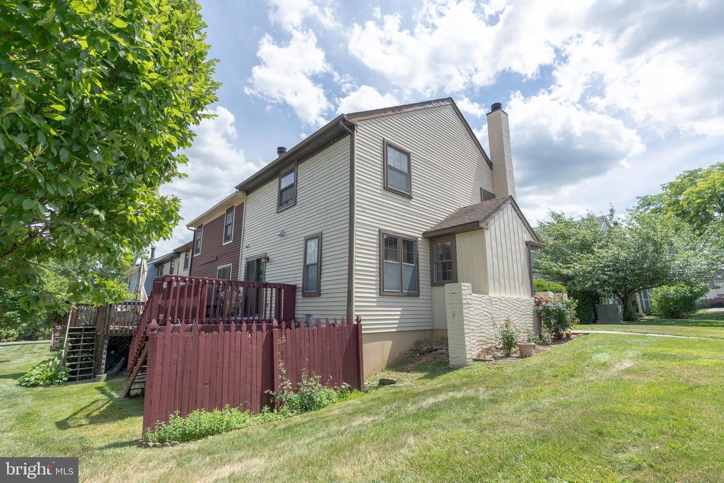 100 Hopkins Property Photo 30