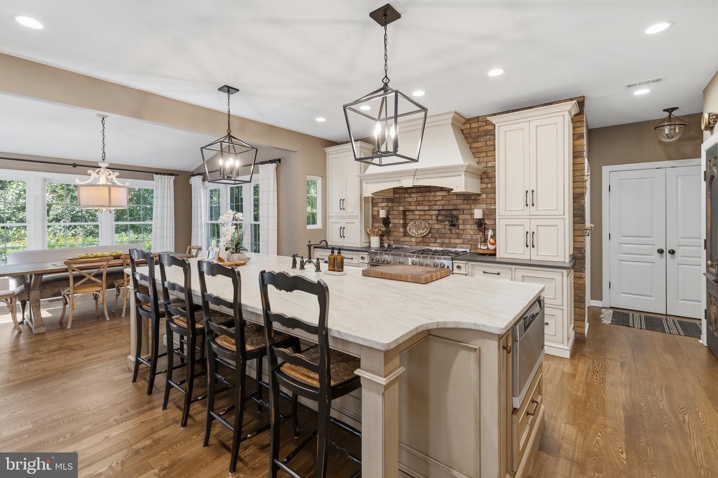325 Sleepy Hollow Ct Property Photo 12