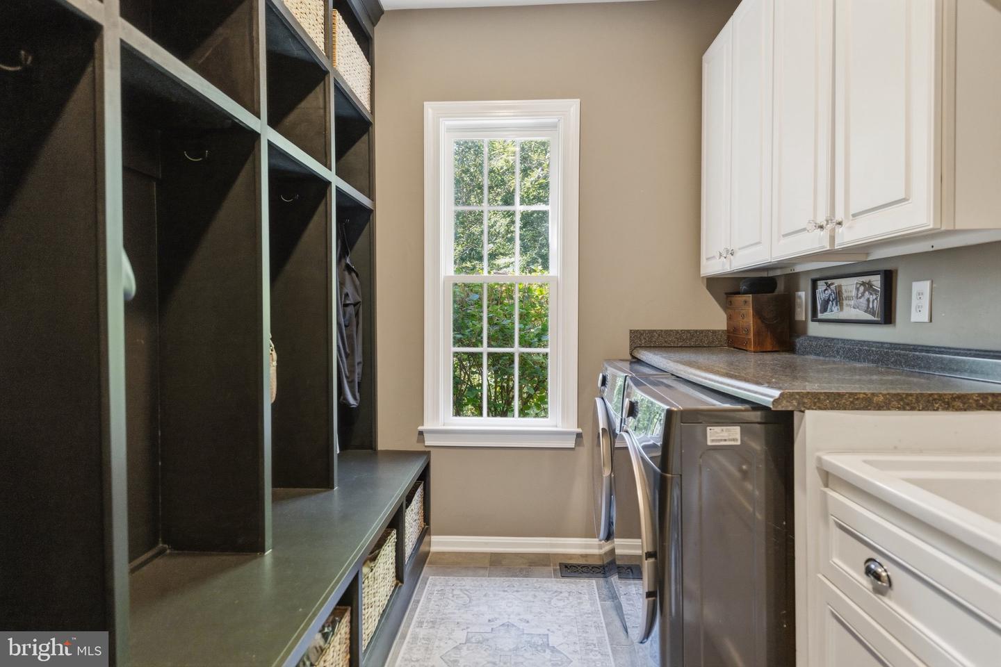325 Sleepy Hollow Ct Property Photo 32