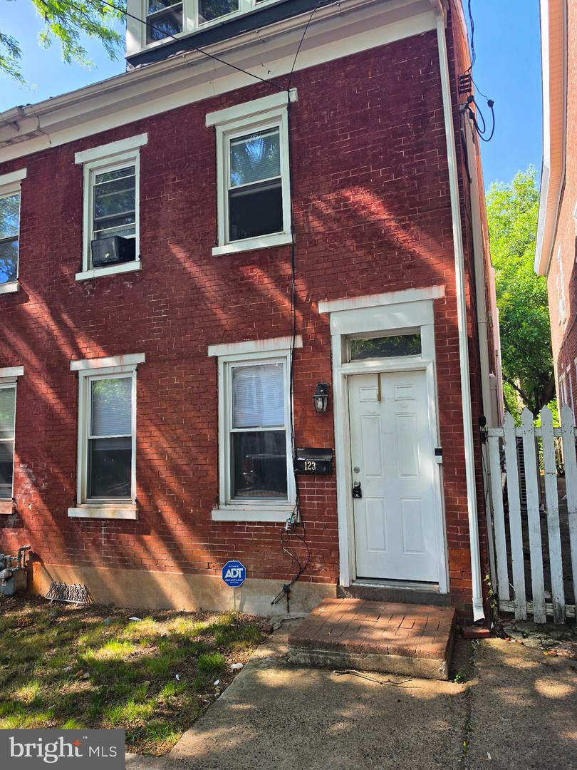 123 King St Property Photo 1