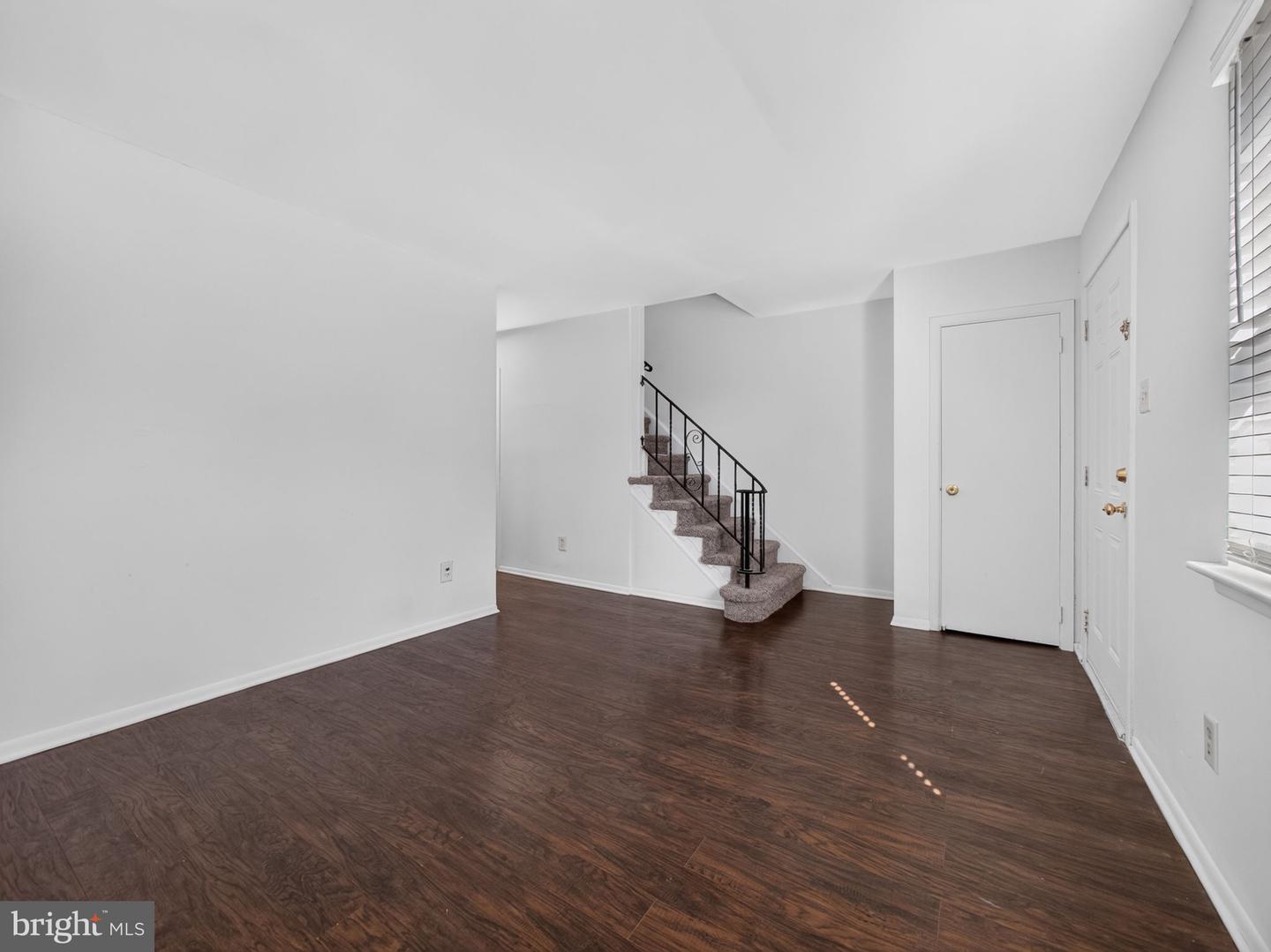 1098 Bayless Pl Property Photo 6