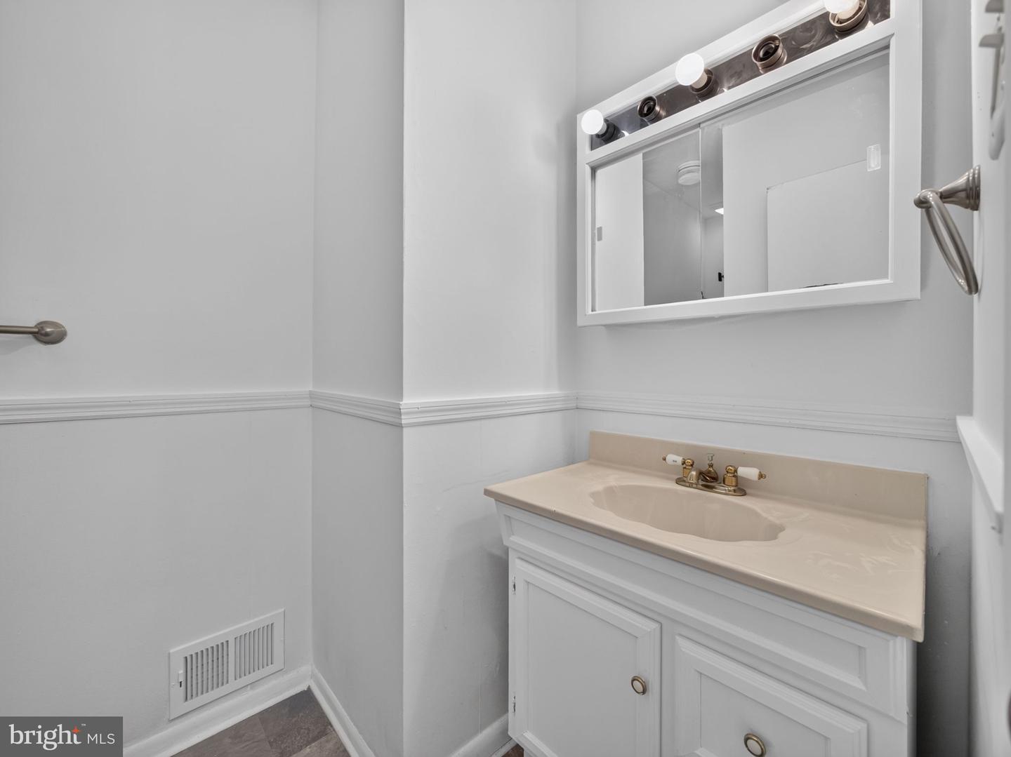 1098 Bayless Pl Property Photo 14