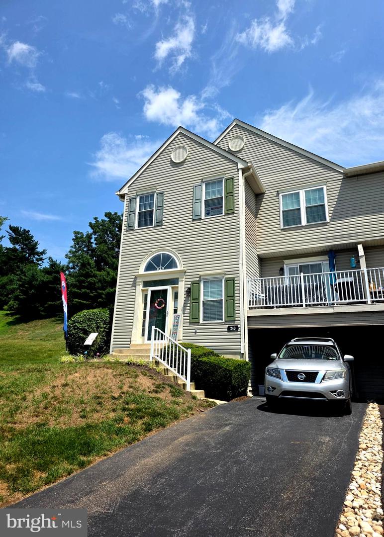 240 Cobblestone Ct Property Photo 1
