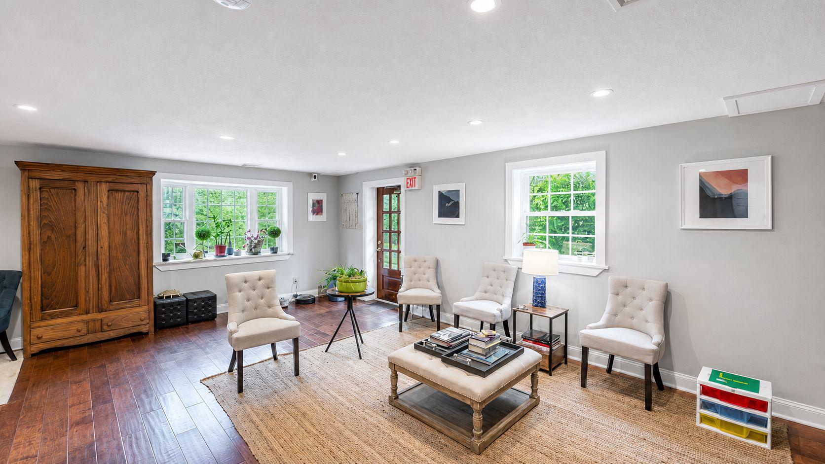 136 2nd Ave # Property Photo 4