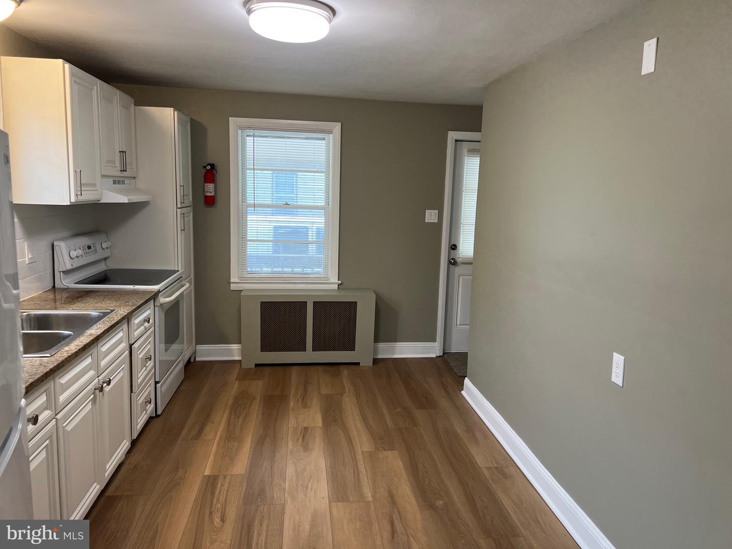 220 Glasgow St Property Photo 10
