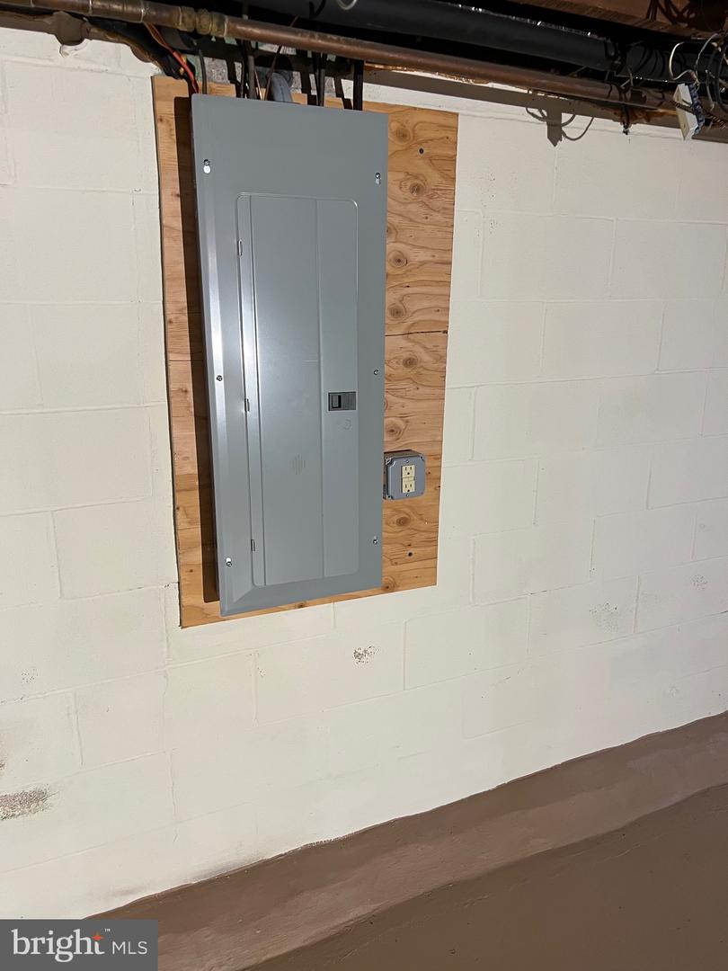 220 Glasgow St Property Photo 32