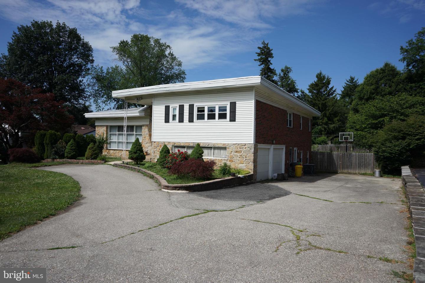 1104 Gainsboro Rd Property Photo 1