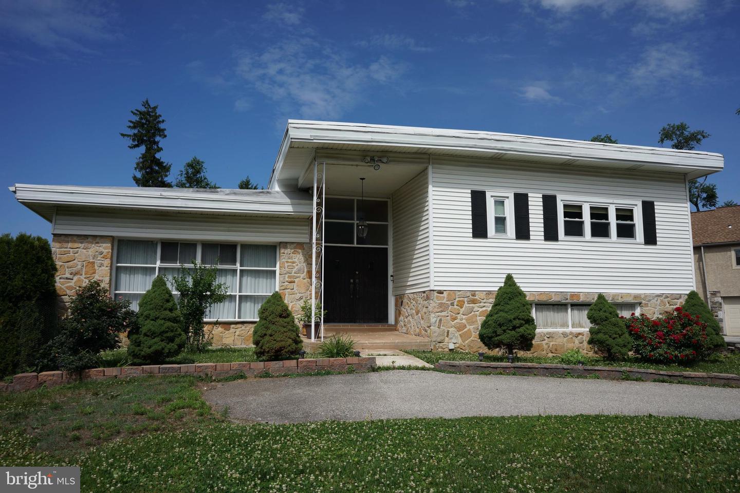 1104 Gainsboro Rd Property Photo 2