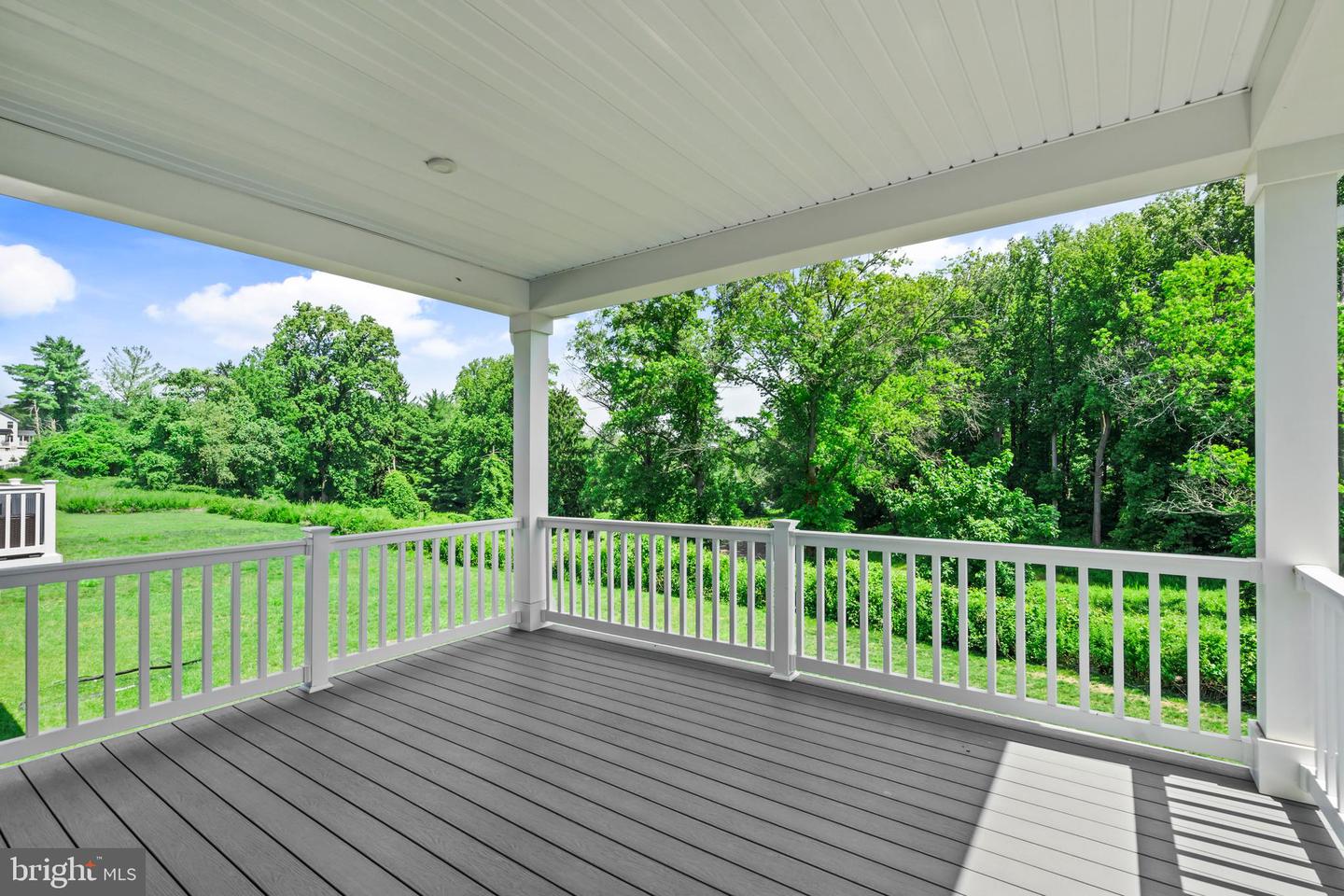 1024 Miles Ct Property Photo 3