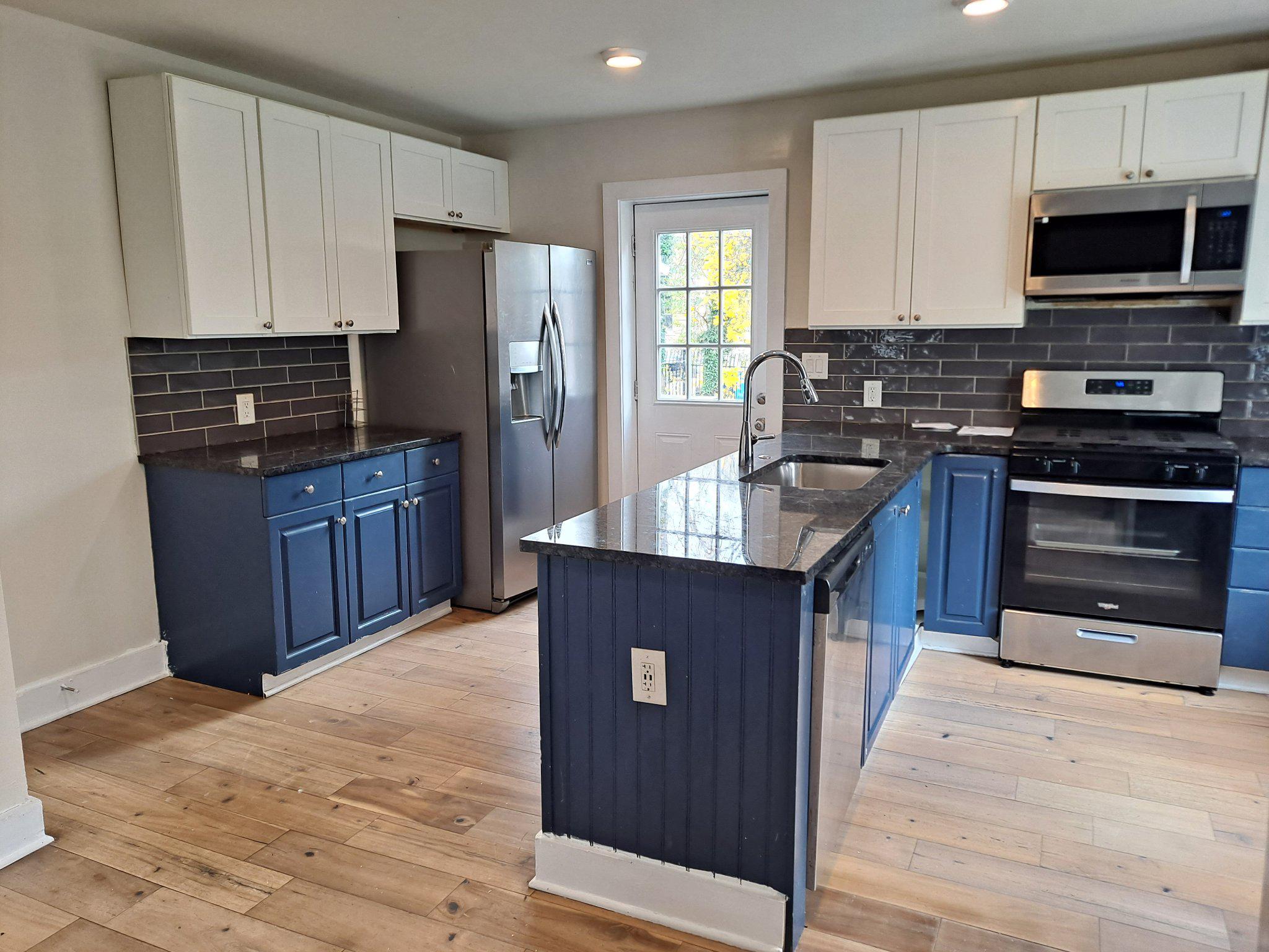 1100 GREEN ST Property Photo 1