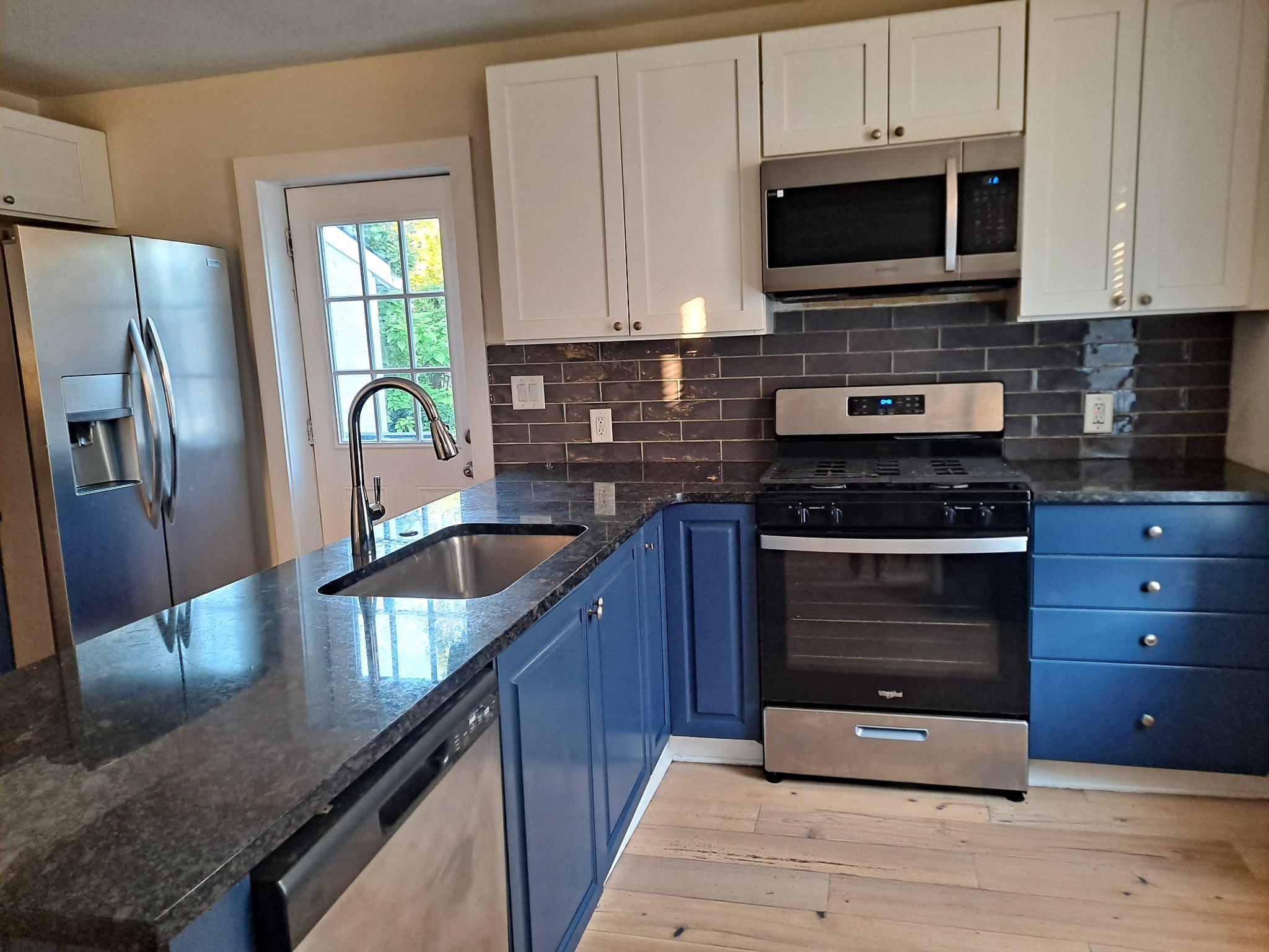 1100 Green St Property Photo 7