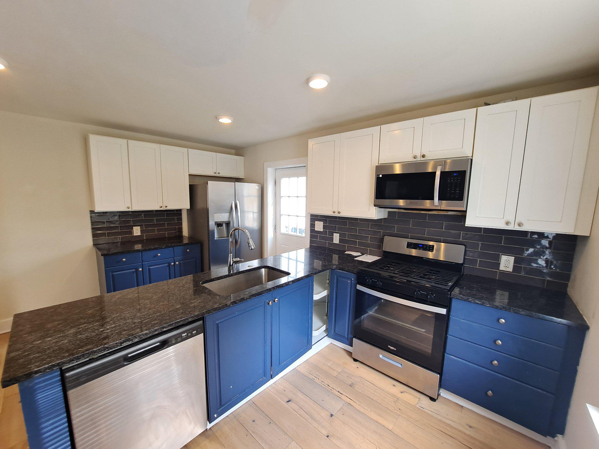 1100 Green St Property Photo 9