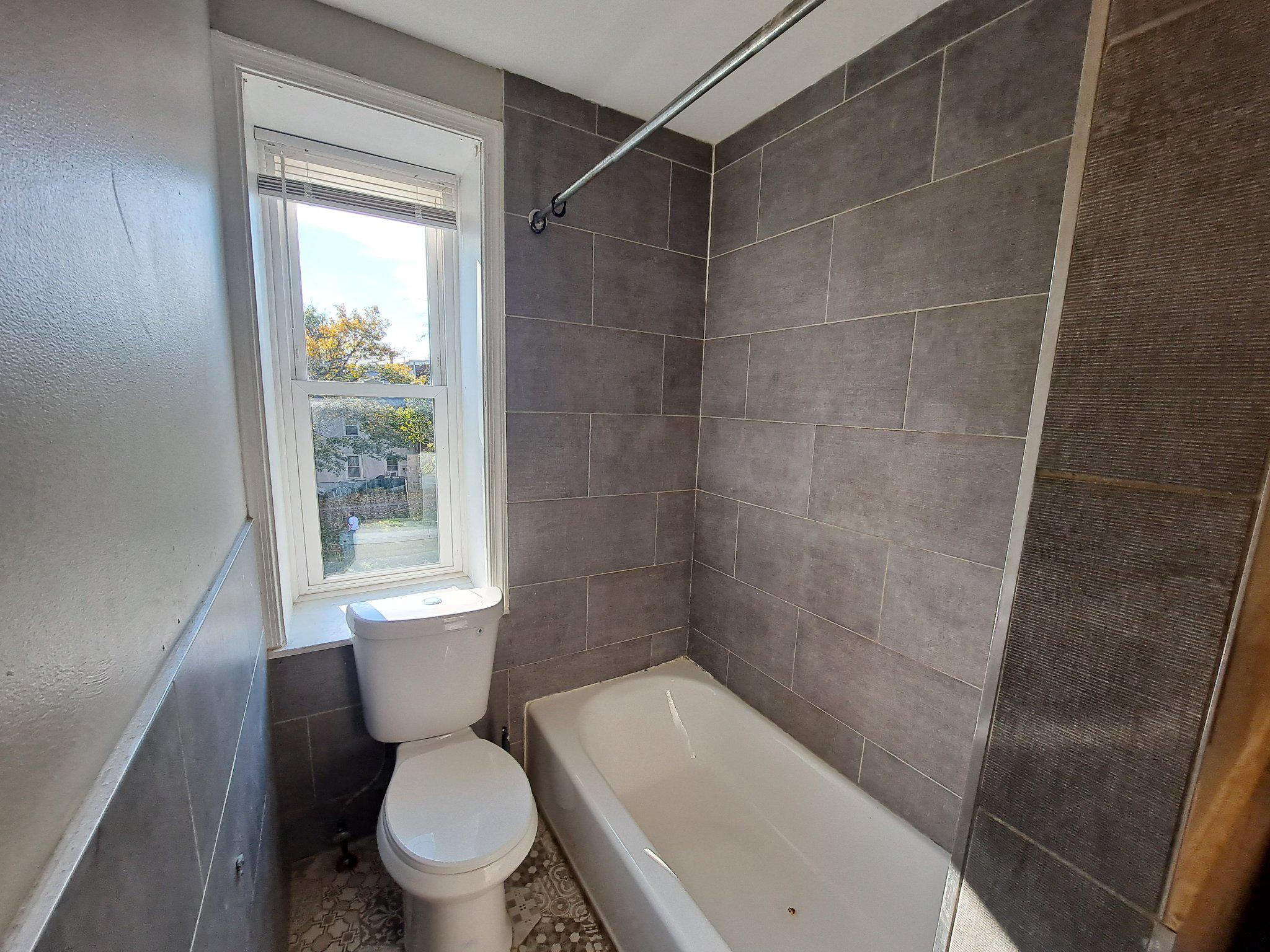 1100 Green St Property Photo 17