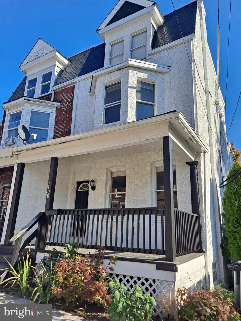 1100 Green St Property Photo 32