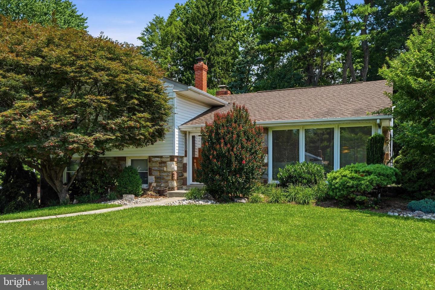 627 Meadow Rd Property Photo 1