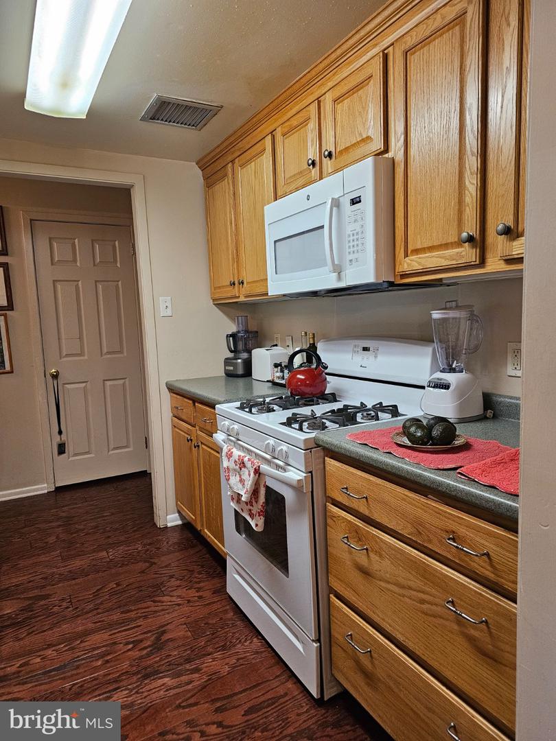 309 Florence Ave #307-n Property Photo 9