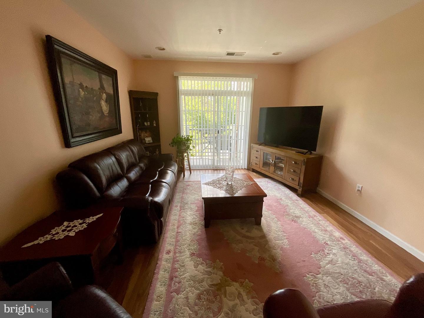 350 W Elm St #3213 Property Photo 8