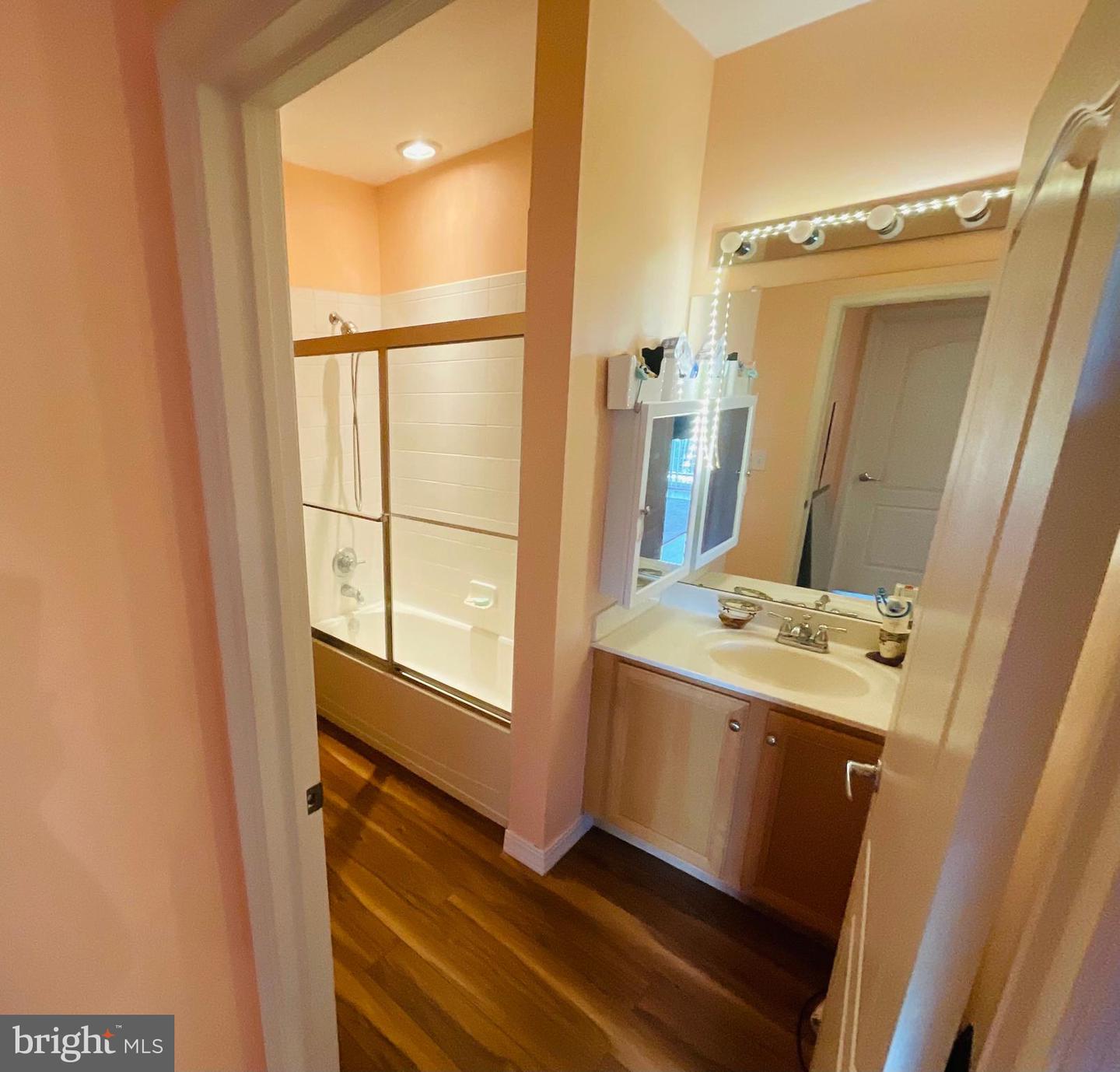 350 W Elm St #3213 Property Photo 12