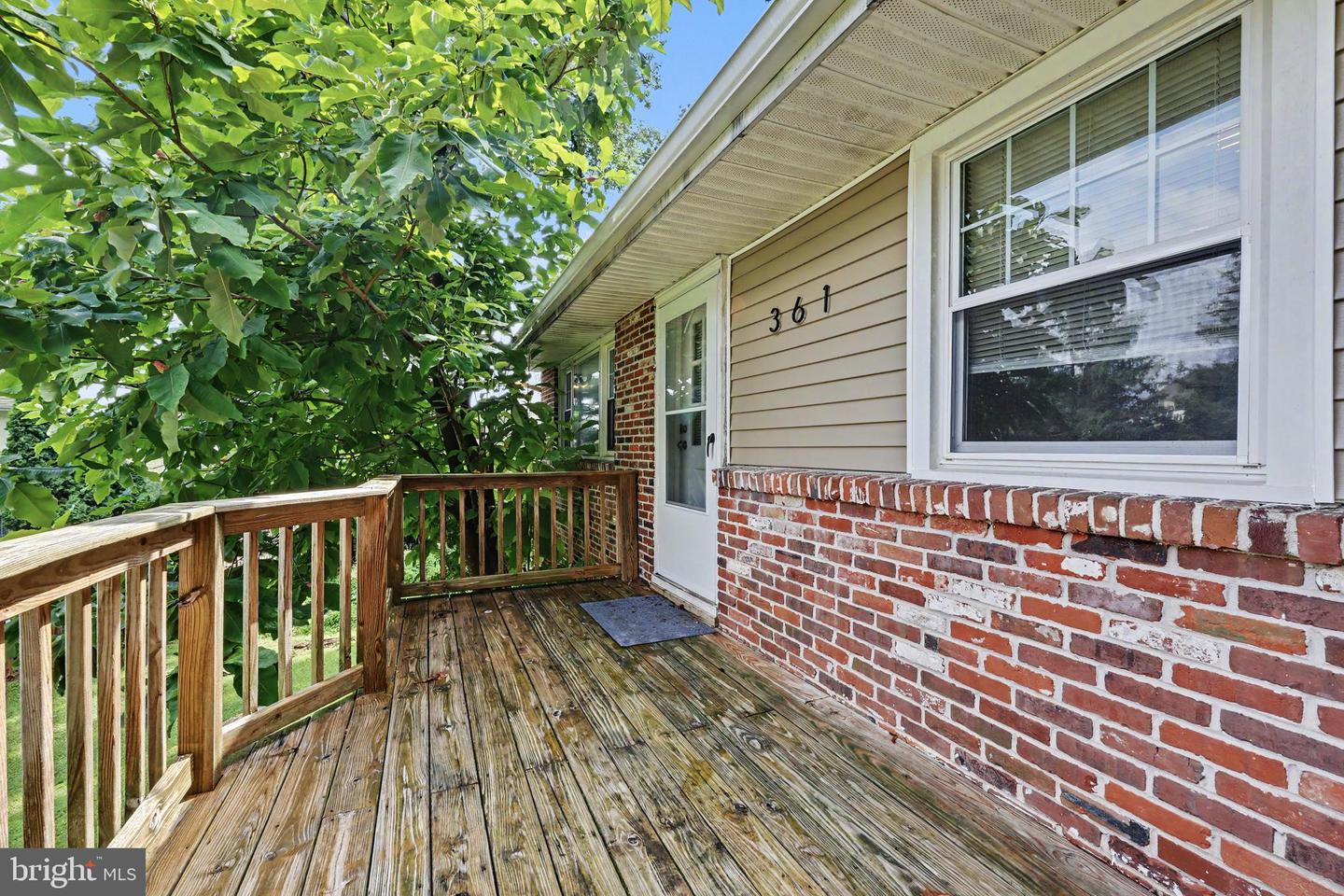 361 Spring Garden St Property Photo 3