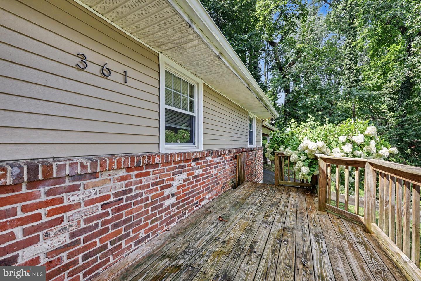 361 Spring Garden St Property Photo 4