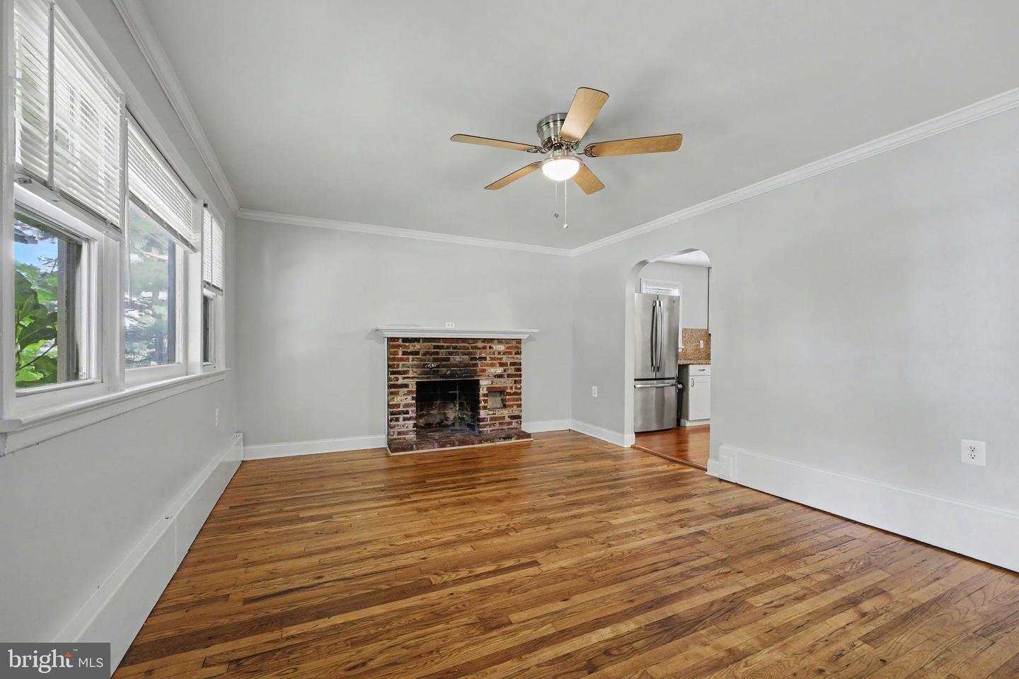 361 Spring Garden St Property Photo 5