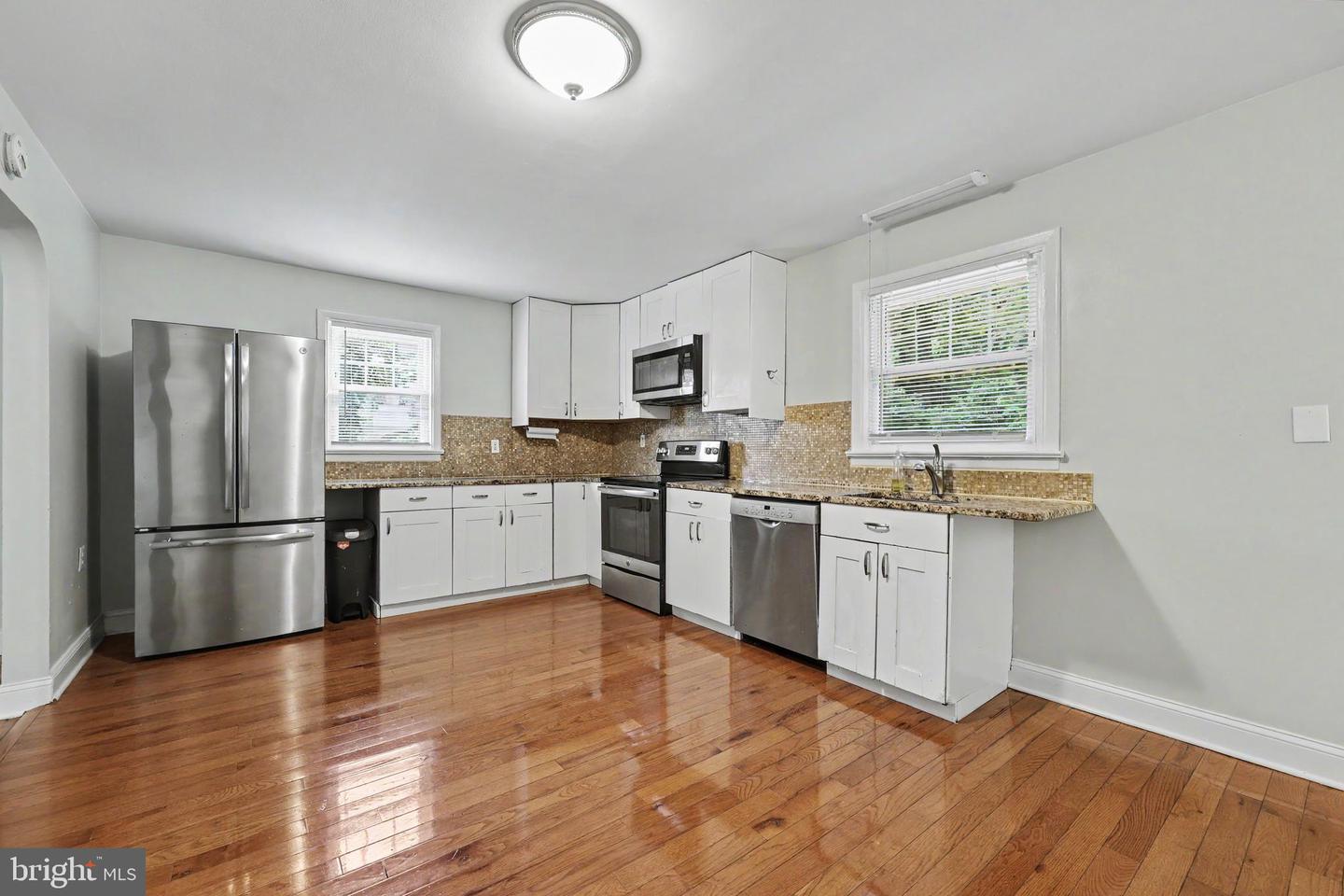 361 Spring Garden St Property Photo 7