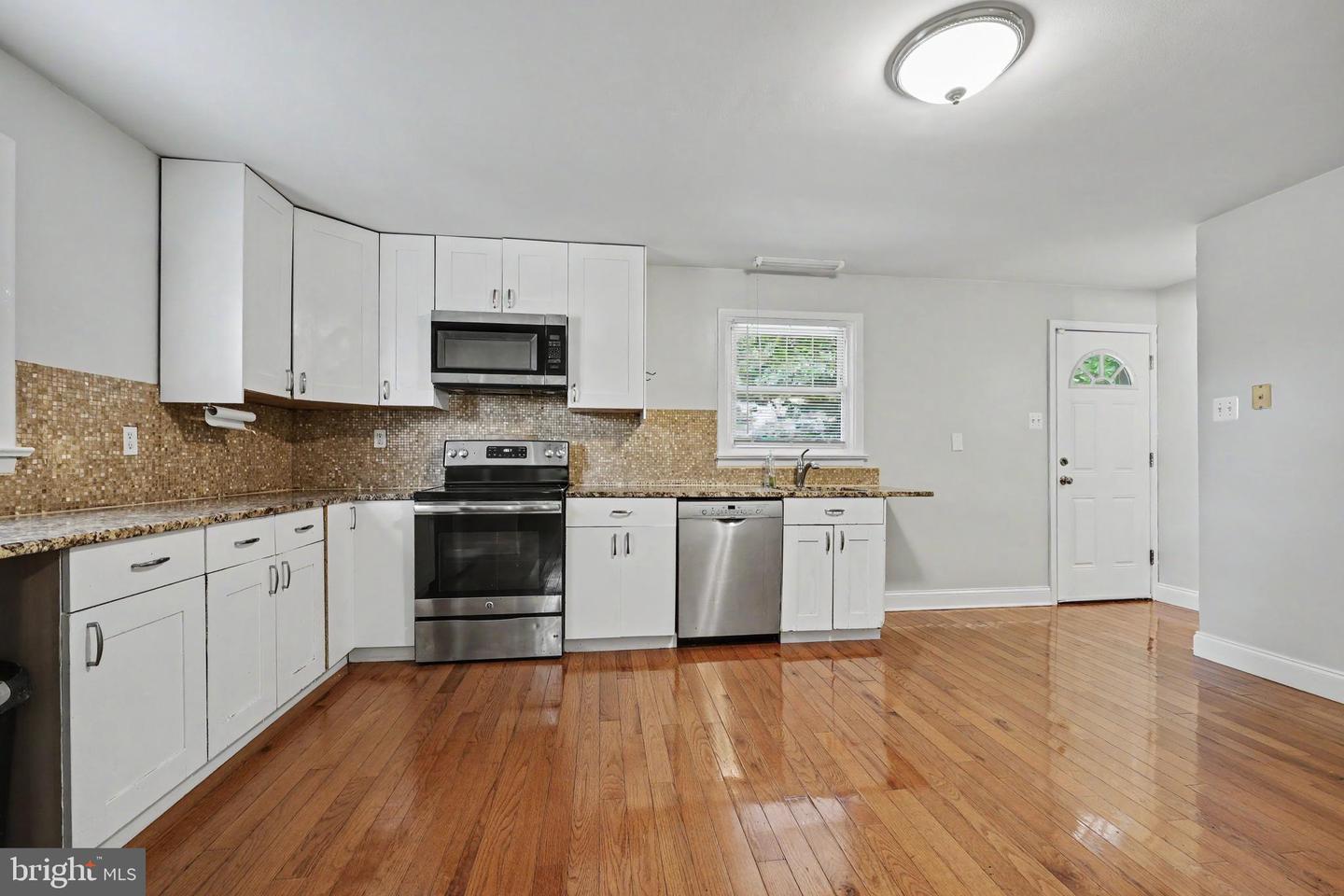 361 Spring Garden St Property Photo 8