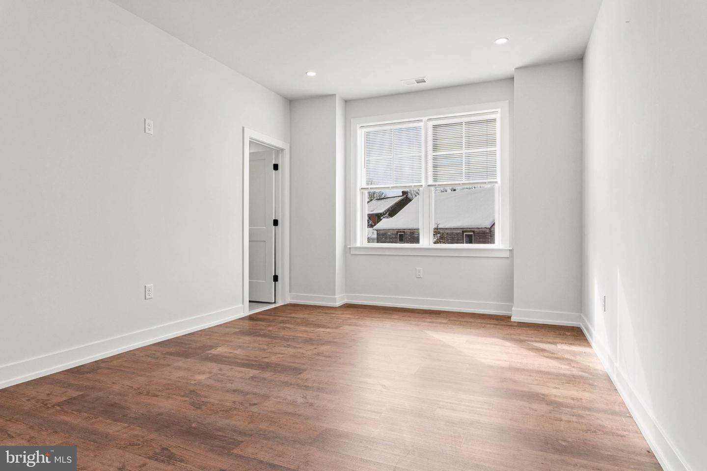 417 Isabelle Ct #201 Property Photo 10