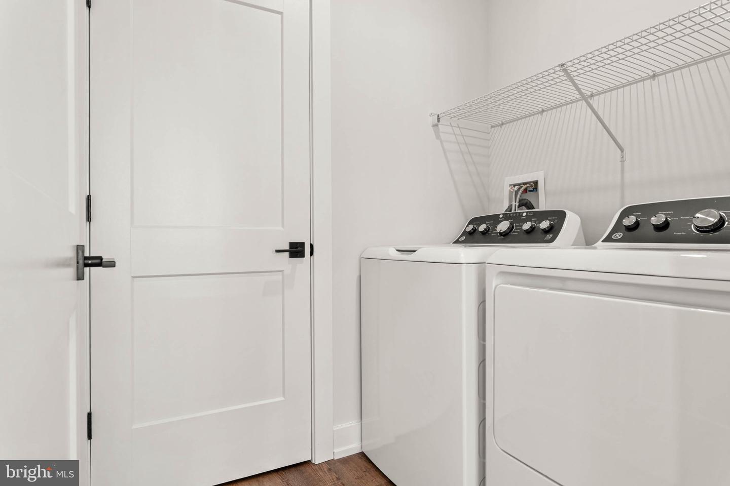 417 Isabelle Ct #201 Property Photo 16