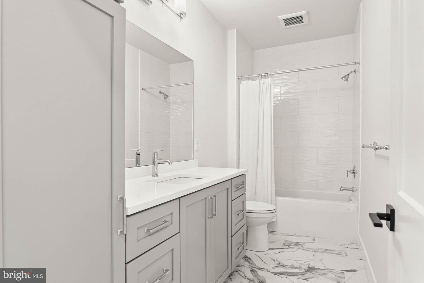417 Isabelle Ct #201 Property Photo 17