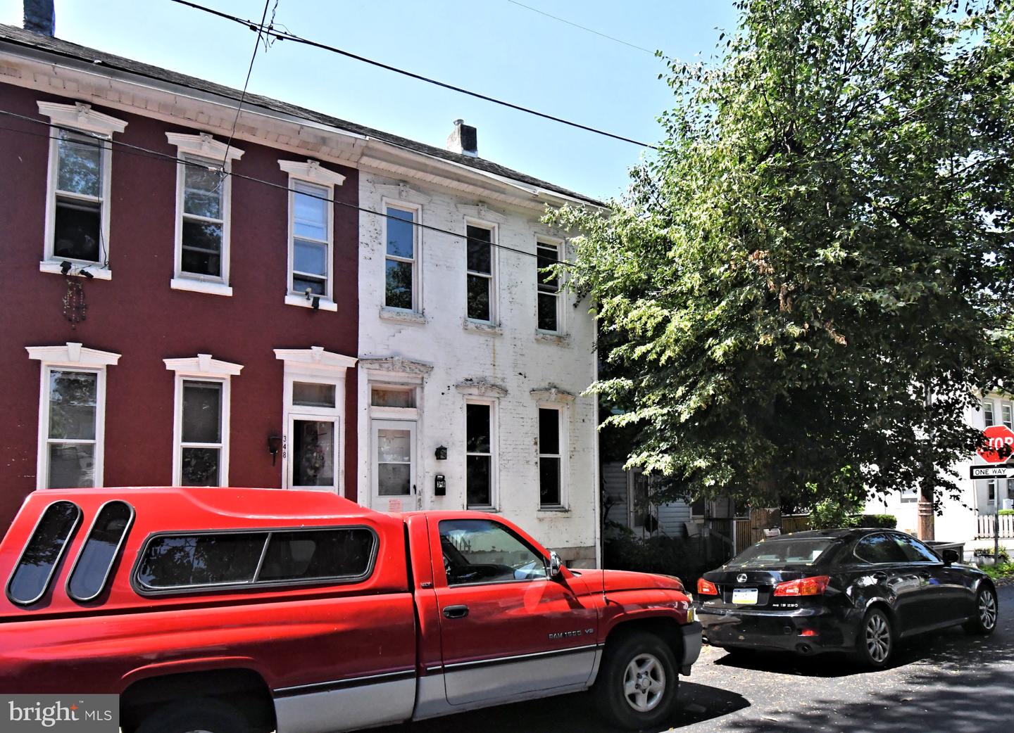 346 W Walnut St Property Photo 1