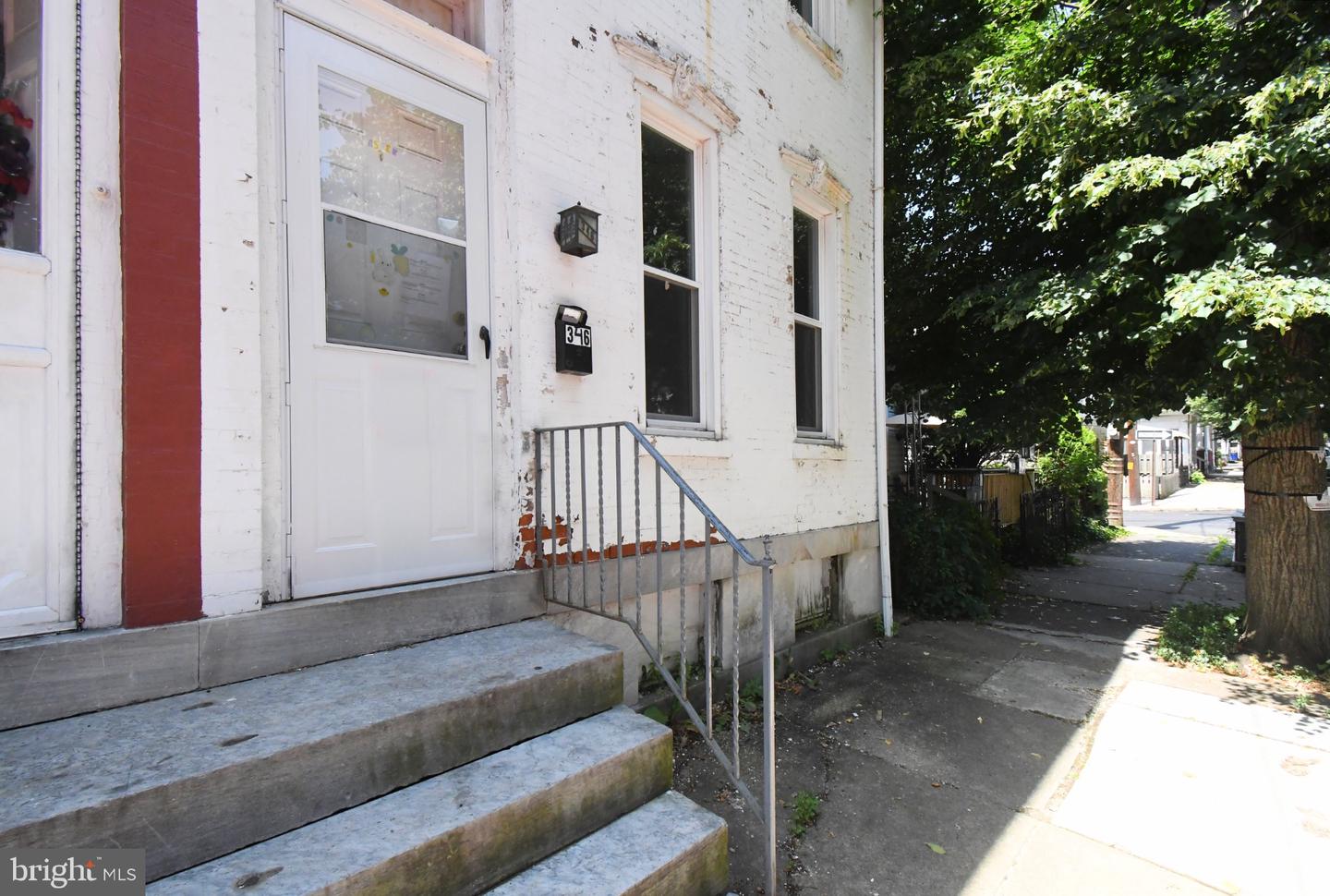 346 W Walnut St Property Photo 4