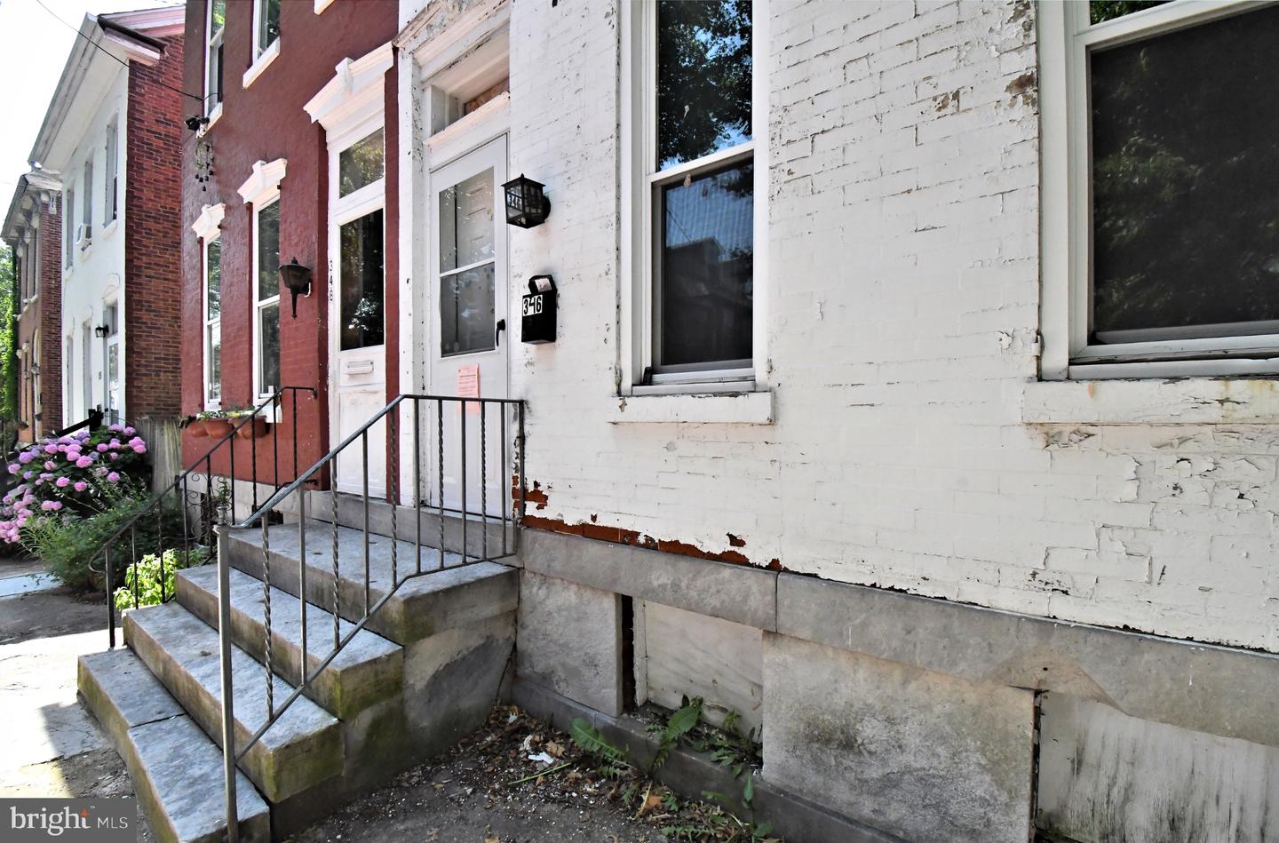 346 W Walnut St Property Photo 5