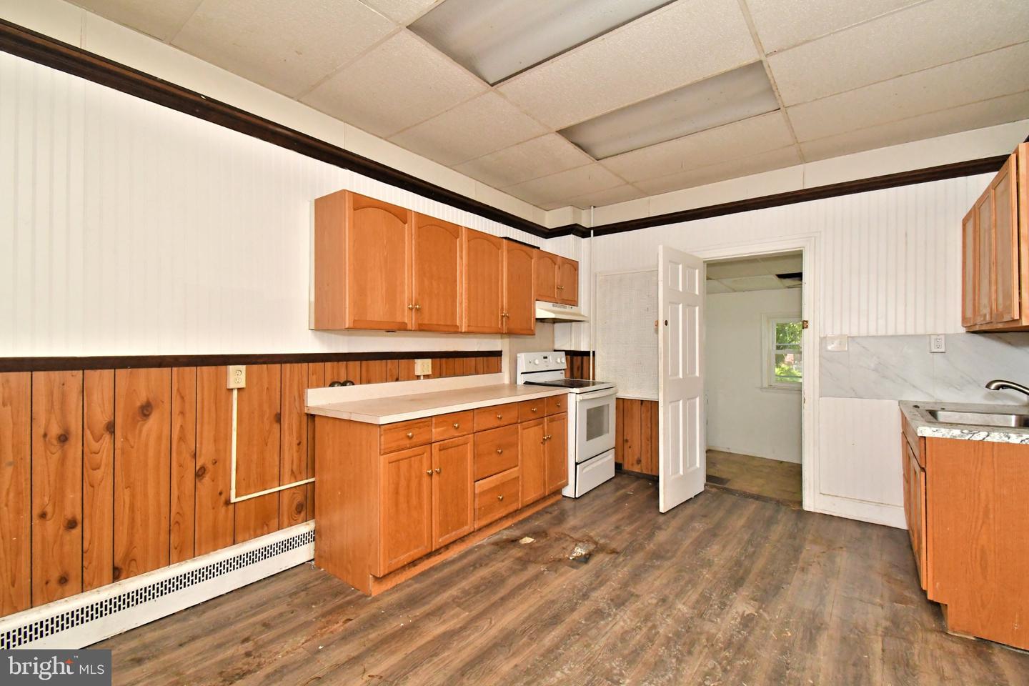 346 W Walnut St Property Photo 10