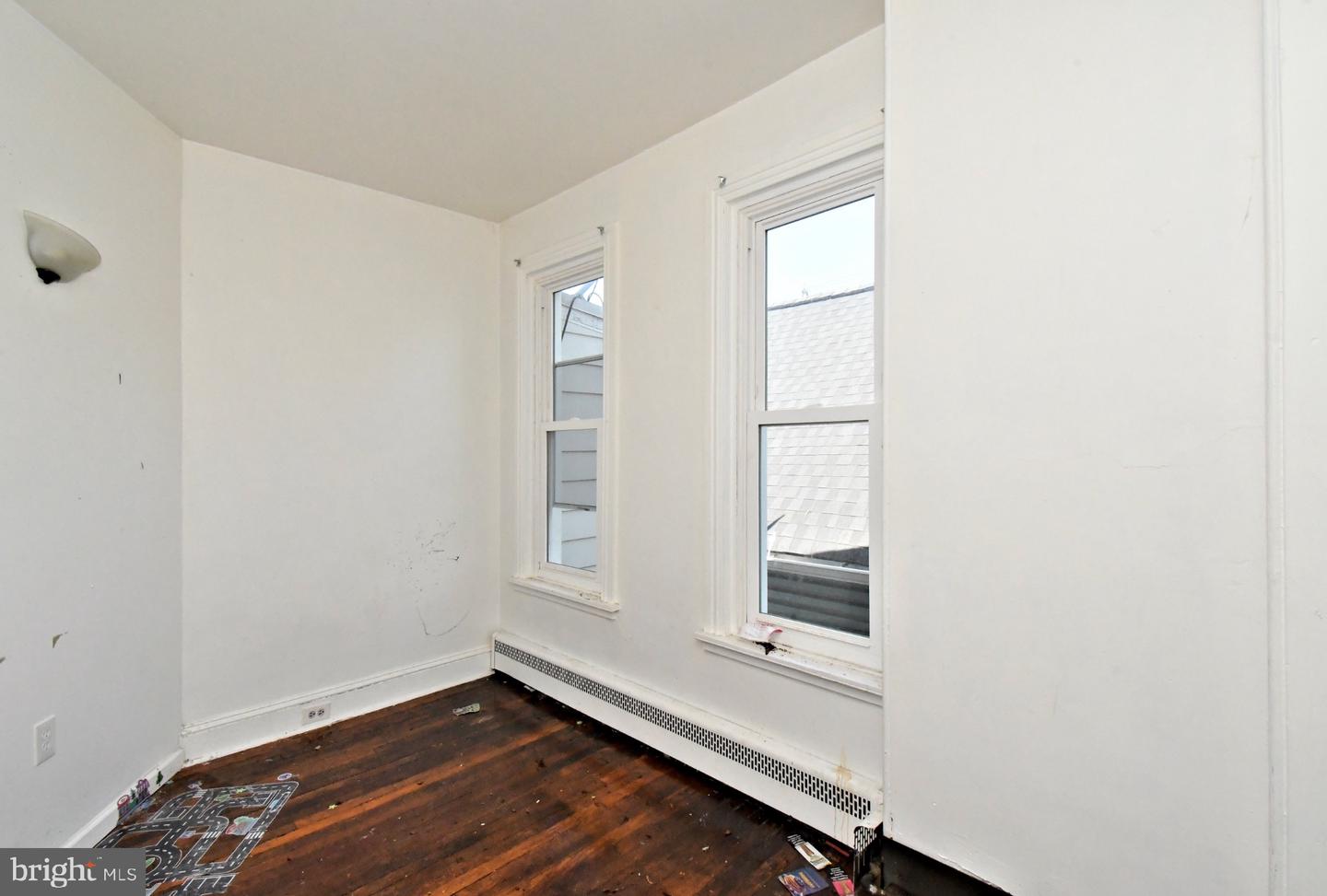 346 W Walnut St Property Photo 14
