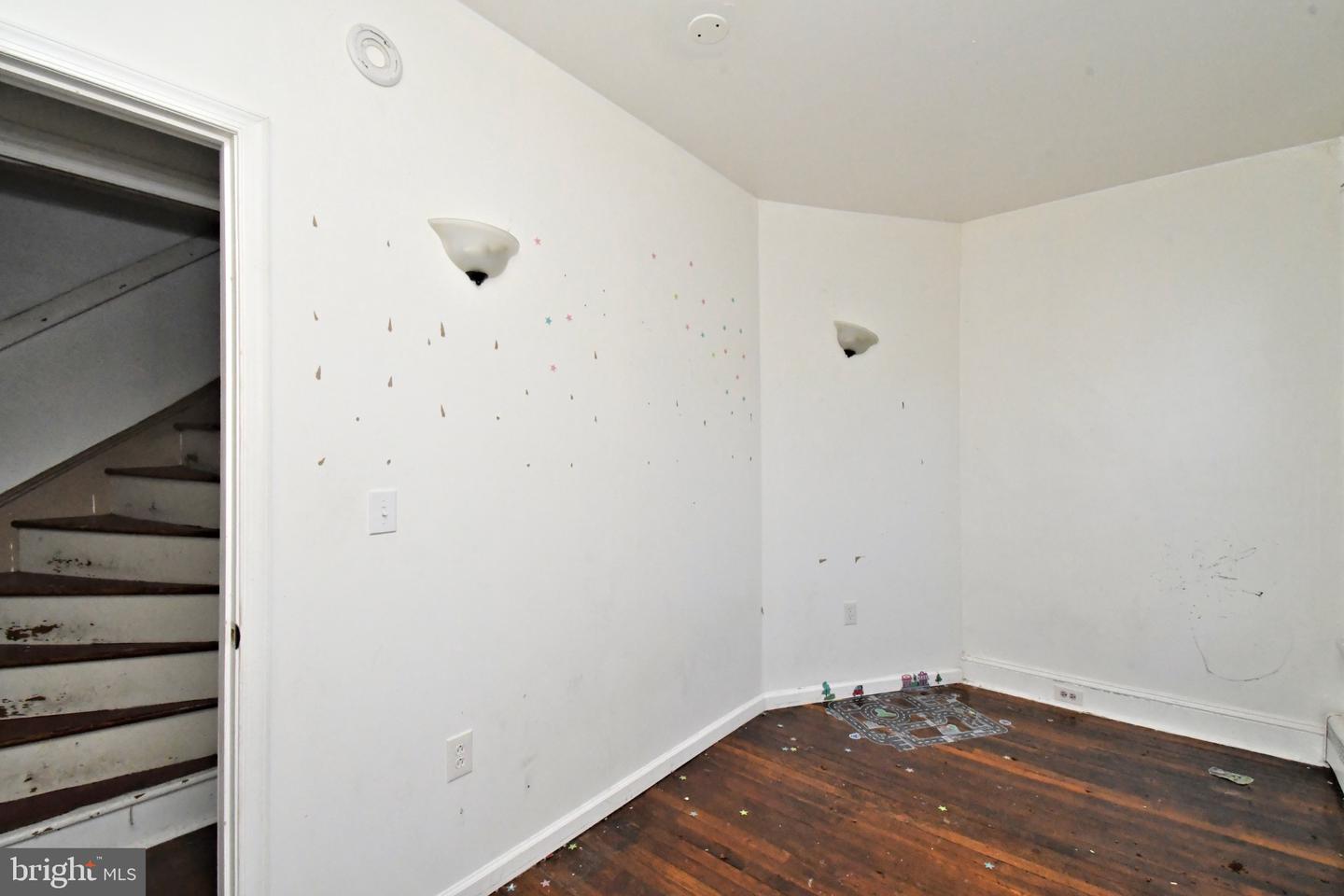 346 W Walnut St Property Photo 15