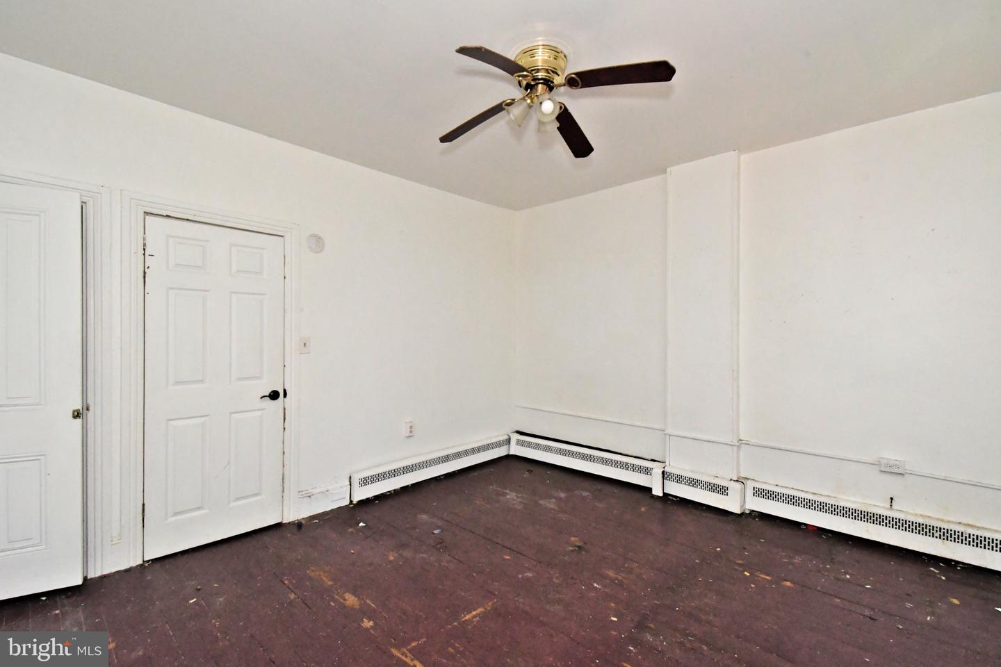 346 W Walnut St Property Photo 18